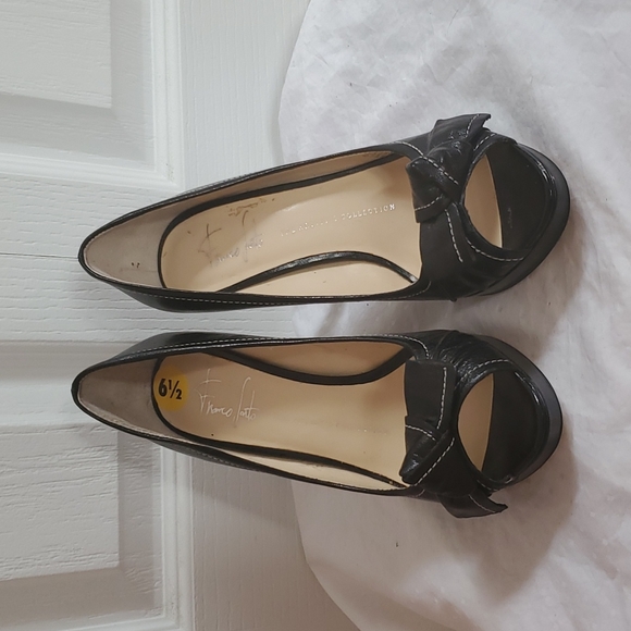 Black Leather Open-Toed Pumps - Picture 2 of 7